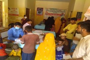 मुरादाबाद: स्वास्थ्य मेले में लोगों का किया इलाज, बच्चों की जांच कर किया गया टीकाकरण