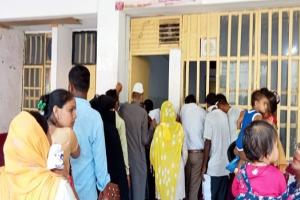 मुरादाबाद: जिला अस्पताल की ओपीडी में लग रही बुखार पीड़ितों की कतार, 250 से अधिक रोगी