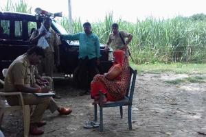 सीतापुर: महिलाओं को निशाने पर लेकर डकैतों ने की ढाई लाख की लूट, जानें पूरा मामला…