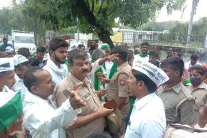 बाराबंकी: ‘भारत बंद’ के समर्थन में किसान संगठनों ने किया प्रदर्शन, पुलिस हुई नोक-झोंक