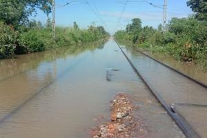 बरेली: फरीदपुर और बिलपुर में बारिश के पानी से रेलवे ट्रैक डूबा