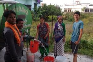 हल्द्वानी: करवाचौथ पर भूखे पेट महिलाओं को ढोना पड़ा पानी