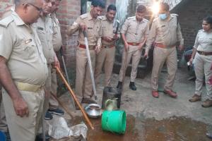 बरेली: फरीदपुर में कई जगह कच्ची शराब बरामद