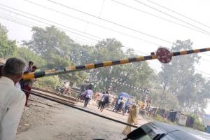 बरेली-सीतापुर हाईवे पर आवागमन ठप, पुलिस विवश