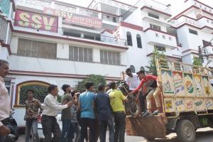 बरेली: एसएसवी इंटर कॉलेज में छात्रों ने की तोड़फोड़, शिक्षकों को पीटा