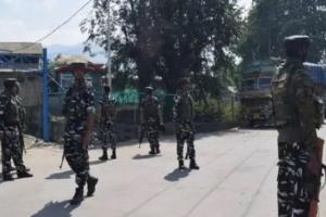 जम्मू-कश्मीर: पुलवामा में आतंकियों के साथ मुठभेड़, लश्कर के टॉप कमांडर खांडे को सुरक्षाबलों ने घेरा