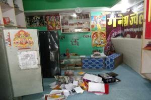 कुशीनगर: आभूषण की दुकान का ताला तोड़कर लाखों की चोरी, जांच में जुटी पुलिस