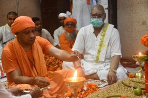 मुख्यमंत्री योगी ने की मां ब्रह्मचारिणी की पूजा, नौ दिनों के उपवास पर सीएम