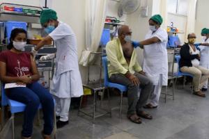 दिल्ली में छठ से पहले श्रद्धालुओं के लिए शुरू हुआ विशेष कोविड-19 टीकाकरण अभियान