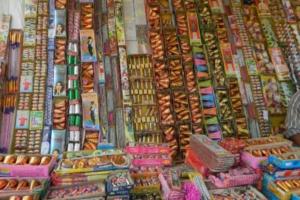 बरेली: आर्थिक स्थिति कमजोर बता थोक पटाखा कारोबारियों ने मांगी मोहलत