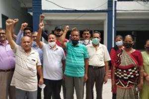 हल्द्वानी: पानी की आस में ईई दफ्तर के बाहर घंटों बैठे रहे तिलकनगर के लोग, आश्वासन तक नहीं मिला