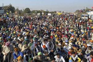 लखीमपुर की घटना पर किसानों ने दिखाया आक्रोश, सिंघू बॉर्डर पर किया प्रदर्शन