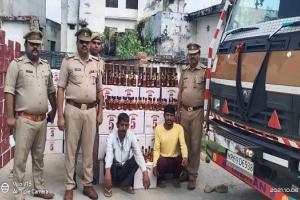 अमरोहा : पुलिस ने 20 लाख रुपये की अवैध शराब पकड़ी, दो आरोपी गिरफ्तार