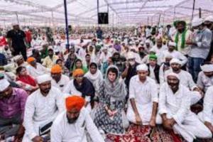 लखीमपुर हिंसा: श्रद्धांजलि सभा में शामिल हुईं प्रियंका गांधी, संयुक्त किसान मोर्चा ने मंच पर नहीं दी जगह