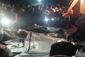 मुरादाबाद : लकड़ी भरा ट्रक कार पर पलटा, तीन इंजीनियरों की मौत