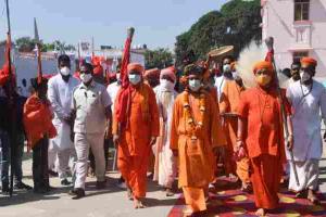 गोरखपुर: विजयादशमी पर सुबह से भक्ति भाव में डूबा रहा गोरखनाथ मंदिर परिसर