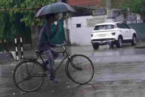 अयोध्या: किसानों के लिए कहर बनी तेज हवाओं के साथ हुई बारिश