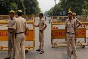 दिल्ली में आतंकवादी हमले की आशंका, पुलिस ने जारी किया हाई अलर्ट