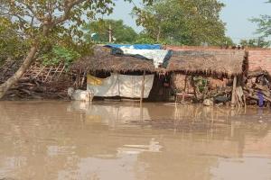 प्रशासन के दावे हुए फेल, तीन हजार घरों में घुसा सरयू नदी का पानी