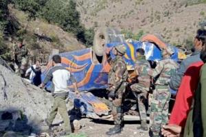 जम्मू-कश्मीर: डोडा में बस के खाई में गिरने से 8 की मौत, 12 घायल