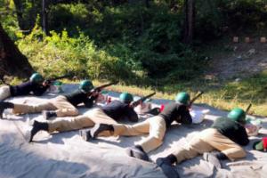 हल्द्वानी: आर्मी बेस कैंप में एनसीसी कैडेट्स ने पहली बार थामे हथियार