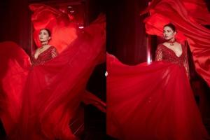 हिना खान ने रेड गाउन में शेयर कीं तस्वीरें, कातिलाना अदाएं देख दीवाने हुए फैंस