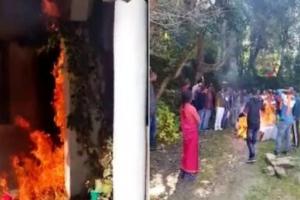 पूर्व केंद्रीय मंत्री और कांग्रेस नेता सलमान खुर्शीद के रामगढ़ स्थित घर में तोड़फोड़, आग लगाई