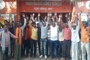कानपुर: खाद न मिलने पर किसानों ने किया हंगामा