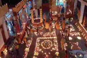 अयोध्या: गोसाईगंज स्थित दुर्गा मंदिर में पहली बार हुआ भव्य दीपोत्सव