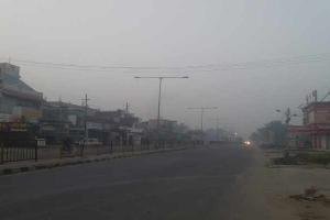 रायबरेलीः हवा चलने और कोहरा पड़ने से बढ़ी ठंड, गिरने लगा वायु प्रदूषण का स्तर