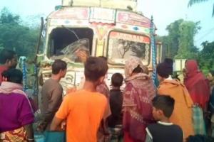 पश्चिम बंगाल दर्दनाक हादसा: नादिया जिले में वाहन ट्रक से टकराया, शव यात्रा में शामिल हुए 15 लोगों की मौत