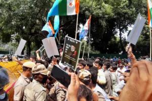 भोपाल: CM निवास पर धरना दे जा रहे NSUI के कार्यकर्ताओं पर लाठीचार्ज, बेरोजगारी के खिलाफ था प्रदर्शन