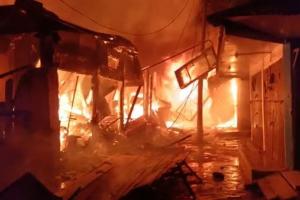 असम: दीपावली पर ‘आग का तांडव’, कई मकान…दुकान और गोदाम जलकर खाक