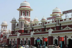 लखनऊ: त्योहारों को देखते हुए बढ़ाई गई रेलवे स्टेशनों की सुरक्षा व्यवस्था