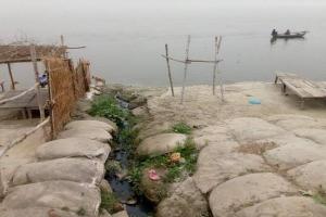 रायबरेली: डलमऊ में गंगा को प्रदूषित कर रहे नाले, आचमन लायक भी नहीं रहा पानी