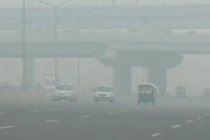 दिल्ली में AQI घटकर हुआ 376, लेकिन हवा अब भी जहरीली, न्यूनतम तापमान 13.4 डिग्री सेल्सियस रहा