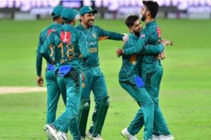 लगातार तीन मैच जीतने के बाद अब सेमीफाइनल में जगह पक्की करने उतरेगा पाकिस्तान