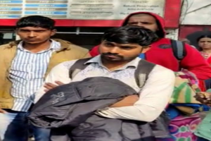 कानपुर: एआरटीओ प्रवर्तन ने डग्गामार बस को किया सीज, वाहन स्वामी ने की अभद्रता