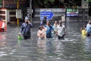 तमिलनाडु में बारिश का कहर जारी, रेड अलर्ट की दी गई चेतावनी