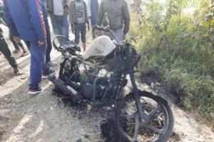 हल्द्वानी: सोती रही मुखानी पुलिस, अराजकतत्वों ने दो बाइकों में लगा दी आग