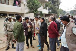 बरेली: नगर निगम की टीम ने रामपुर बाग में हटाया अवैध कब्जा