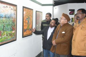 बरेली: चित्रकला प्रदर्शनी में कैनवास पर उकेरे रामायण के चरित्र