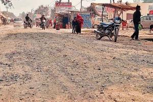 शाहजहांपुर: विधायक का रिपोर्ट कार्ड – मीरानपुर कटरा- सड़क के गड्ढों में खो गया कटरा का विकास