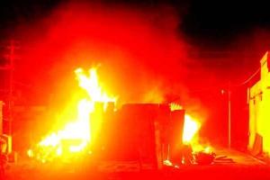 हरदोई: शॉर्ट सर्किट से बैंक में लगी आग, दस्तावेज जलकर हुए खाक