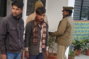 बरेली: रात में राहगीरों से लूटपाट करने वाले दो बदमाश गिरफ्तार, नकदी और चाकू किए बरामद