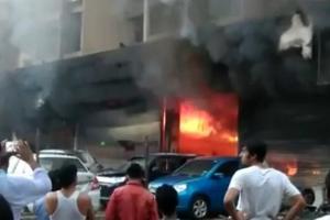 मुंबई: BMW के शोरूम में लगी आग, कम से कम 40 कारें जलकर खाक