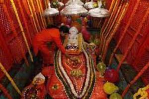 यहां आज भी राम नाम की माला जप रहे बजरंग बली, लेते हैं सांस, खाते हैं प्रसाद