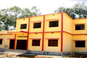 हरदोई: ग्रामीणों को ग्राम प्रधान ने दिया तोहफा, गांव में बनवाया हाईटेक पंचायत भवन