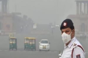 दिल्ली की बिगड़ती हवा को सुधारने में जुटी पुलिस, प्रदूषण-रोधी नियमों का उल्लंघन करने पर किए एक लाख से ज्यादा चालान