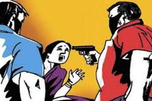 हरदोई: रिटायर्ड बैंक मैनेजर की पत्नी से नकाबपोश बदमाशों ने की लूट की कोशिश